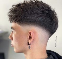 Hair Types Men, Mid Fade Haircut, Men Fade Haircut Short, Best Fade Haircuts, Fade Haircut Styles, Low Fade Haircut, Gents Hair Style, Men Haircut Curly Hair, Taper Fade Haircut