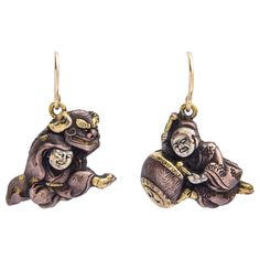 Japanese art became a major inspiration to artists and makers in the West following the forced re-opening of foreign trade with Japan in 1858. The origins of Art Nouveau in the decades to come can in many instances be traced back to this surge of artwork from the East. This pair of shakudo earrings, circa 1880, are an exquisite example of the shakudo art form depicting a musician and a dancer. Shakudo is a Japanese alloy of copper and gold which often has a darkened blue patina. The production o Aesthetic Movement, Art Japonais, Japanese Art, Art Forms, Art Nouveau, Patina, Musician, Dancer, How To Become