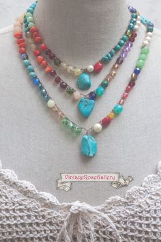 Crocheted Boho Chic Necklace, Colourful Necklace, Crochet Multi - Coloured Necklace, Statement Summer Necklace I really love those crocheted : '' Over the rainbow Necklaces '' An amazing Boho Chic colourful with all the colours of rainbow Crocheted Necklace . Features Turquoise , Agate ,Coral , Czech glass and crystal beads of all the rainbow colours... Finishes with a large Aqua green Czech ball tiny pearls and an antique bronze shell . So joyful , a very beautiful piece that can be worn from d Bohemian Schick, Crochet Jewlery, Necklace Crochet, Boho Chic Necklace, Multi Coloured Necklaces, Chic Rings, Brown Bracelet, Rainbow Crochet, Chic Necklace