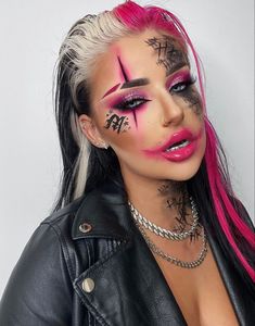 Hot Pink Clown Makeup, Pink And Black Clown Makeup, Punk Clown Makeup, Hot Halloween Makeup Looks, Chucky Makeup Female, Pink Hair Halloween Costume Ideas, Halloween Makeup Pink, Hot Clown Costume, Pink Hair Costume