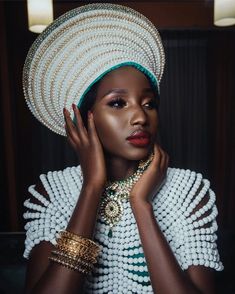 Beautiful gold bangles sold as singles African Royalty Fashion, Lazy Day Hairstyles, Royalty Fashion, African Royalty, Type 4 Hair, Character Inspo, Instagram S, African Style, African Hairstyles