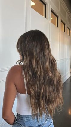 Slight Highlights Brown Hair, Little Highlights Brown Hair, Dark Brown Hair To Light Brown, Baliage On Brown Hair, Wavy Hair Highlights Brunettes, Brown Bolyoge Hair, Sombre Brown Hair, Carmel Highlights On Brown Hair Subtle, Caramel Balayage On Light Brown Hair