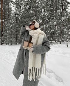 Winter Vacation Outfits, Old Money Winter, Winter Outfits Snow, Cozy Winter Fashion, Professional Outfit, Chic Winter Outfits, Winter Fashion Outfits Casual, Corporate Style, Snow Outfit