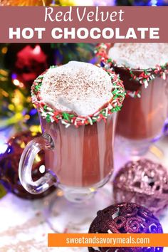 a glass with red velvet hot chocolate Hot Chocolate Video, Chocolate Video, Popular Alcoholic Drinks, Red Velvet Hot Chocolate, Hot Chocolate Toppings, Chocolate Videos, Cinnamon Icing, Homemade Hot Chocolate, Chocolate Caliente