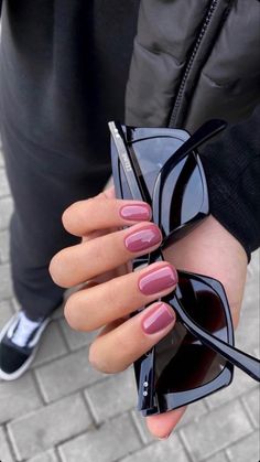 Shellac Nails Fall, Fall Thanksgiving Nails, New Nail Trends, Kutek Disney, Brown Nails Design, Wine Nails, Thanksgiving Nail Designs, Maroon Nails