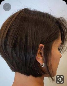 Short Hairstyle 40’s Women, Short Dark Brown Hair Edgy, Modern Inverted Bob, Layered Bob For Straight Hair, Haircuts 2023 Medium, Chin Length Hair Thick, Short Hair Above Chin, Nape Bob Haircut, Haircuts For Short Length Hair