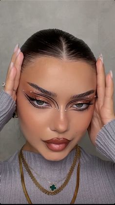 Halloween makeup ideas, Halloween makeup, fall make-up ideas, fall makeup tutorial, grunge makeup ideas Tattoo Aesthetic Ideas, Tattoo Ideas Grunge, Make Up Inspo Aesthetic, Underboob Tattoo Ideas, Colour Pop Makeup, Powerful Meditation, Going Out Makeup, Punk Makeup