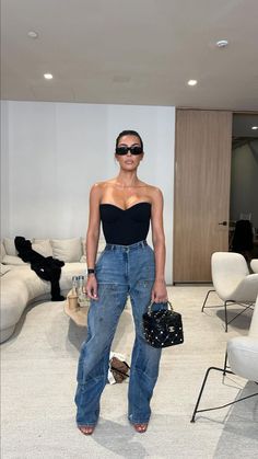 Kim Kardashian Graphic Tee Outfit, Summer Fits Women Aesthetic, Kim Kardashian Paris Fashion Week, Casual Night Out Outfit Black Women, Kim K Casual Outfits Street Style, Kim K Summer Outfits, Classy Girls Night Out Outfit, Summer Black Outfits For Women, Park City Fashion