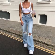 Ripped Jeans Women, Bell Bottom Pants, Mode Inspo, Ripped Denim, Bell Bottom, Denim Flares, Outfit Casual, Looks Vintage, Outfits Casuales