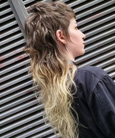 Undercut Long Hair, Short Shaggy Haircuts, Girl Mullet, Modern Mullet, Dyed Hair Inspiration, Hair Trend