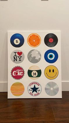 Room Inspo Diy Decor, Mini Circle Canvas Art, Cool Funky Art, Painting Ideas On Canvas Collage, Circle Decoration Ideas, Circle Wall Art Paint, Funky Art Easy, Cute Paintings On Circle Canvas, Small Things To Paint On Wall