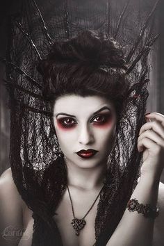 Goth Boys, Vampire Makeup Halloween, Halloween Chic, Scary Tales, Vampire Costume, Goth Beauty