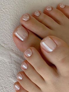 Summer Gel Pedicure, Pearl Toe Nails, Toe Nails Inspiration, Chrome Pedicure Toenails, Neutral Pedicure Ideas, Elegant Pedicure, Simple Pedicure, Nails Pies, Wedding Toe Nails