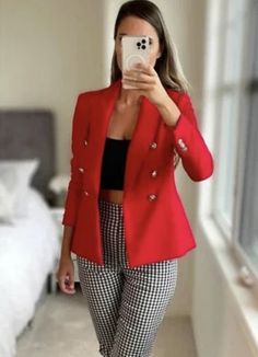 Red And Blue Work Outfit, Red Blazer With Jeans, Outfits Con Color Rojo, Outfit Blazer Rojo, Red Blazer Outfits For Women, Red Blazer Outfit Casual, Pink Capsule Wardrobe, Red Shirt Outfits, Office Wear Women Work Outfits