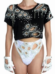 This crop shirt from Pearl Cove belongs to our pearl nymphs and is an essential everyday piece. This bamboo cotton shirt has delicate holes eroded by the ocean that are hand beaded with glass pearls and rhinestone chain. This creation has a comfortable oversized fit and is the perfect thing to wear with shorts, jeans, or our pearl cove corrosion shorts. This top comes in both white and black. Mythical Humans, Mermaid Cowgirl, Roll Clothes, Pearl Crop Top, Headpiece Accessories, Mermaid Lagoon, Rhinestone Chain, By The Ocean, Inspo Board