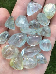 Blue Topaz Crystal, Tumbled Crystals, Expensive Stones, Crystal Vibes, Topaz Crystal, Crystal Aesthetic, Blue Topaz Stone, Les Chakras, Energy Stones