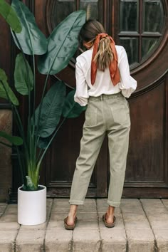 Paradise Vacation Outfits, Vintage Casual Style, Cool Outfits Women Summer, Tan Sneakers Outfit Summer, Women’s Vintage Fashion, Summer Outfits Dressy Casual, Spring Summer Dresses 2023, Luxury Boho Fashion, Old School Summer Outfits