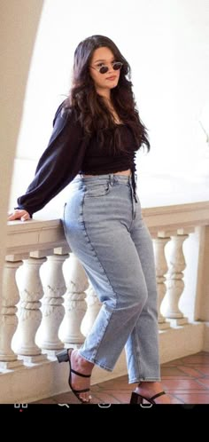 Outfit Ideas 30s For Women Curvy, Midsize Jeans Outfit Summer, Midsize Curvy Fashion, Midsize Mom Jeans Outfit, Character Inspiration Plus Size, Mid Size Baddie Outfits, Curvy Mom Jeans Outfit, Casual Outfits Chubby, Fat Arms Outfit