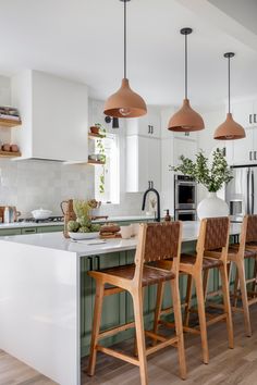 California inspired kitchen Kitchen Interior Terracotta, Southwestern Home Decor Kitchen, Boho Kitchen Terracotta, Maple Floor Kitchen, Spanish Interior Kitchen, Terracotta Kitchen Island, California Boho Kitchen, Desert Interior Design Kitchen, Jungalow Style Kitchen