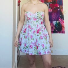 Nwot Floral Puffy Strapless Dress. Pair With Pink Cowgirl Boots For That Southern Belle Look. Super Cute And Incredible Fit. Best Fit For A Size Small But Can Also Fit A Medium. Brand New, Never Worn. #Spring #Feminine #Dainty #Summer Cute Fitted Strapless Dress, Cute Strapless Mini Dress, Pink Strapless Dress For Spring, Casual Floral Print Strapless Dress For Spring, Casual Pink Strapless Dress For Spring, Casual Floral Strapless Dress For Spring, Casual Strapless Pink Dress For Spring, White Strapless Dress For Spring Garden Party, White Floral Print Strapless Sundress