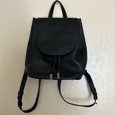 Euc. Minimal Wear Signs-Please Refer To Photos. Everlane Backpack Woman, Everlane Bag, Black Backpack, Black Color, Bag Lady, Backpacks, Signs, Handbags, Plus Fashion