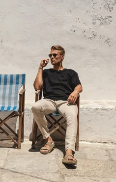 How To Style Birkenstocks Outfits Men, Men’s Outfits With Birkenstocks, Men Spain Fashion, Surfer Mens Style, Mens Birkenstock Outfit, Men In Birkenstocks Outfit, Mens Birkenstocks Outfit Summer, Birkenstock Man Outfit, Birkenstock Mens Outfit