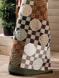 Quilters World August 2021 Plaid Quilt Ideas, Plaid Quilts, Nine Patch Quilts, Snowball Quilts, Hexagon Quilt Pattern, Simple Quilts, Scrappy Quilt Patterns, Plaid Quilt, Fall Quilts