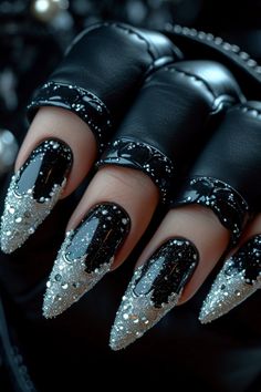 Sparkly Nails 2024 Glam Goth Nails, Winter Goth Nails, Sparkle Winter Nails, Goth Winter Nails, Goth Christmas Nails, Winter Sparkle Nails, Gothic Christmas Nails, Sparkly Black Nails, Cosmo School