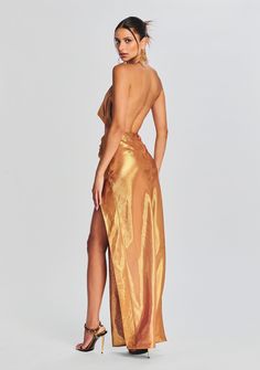 Dare to shine in our Cleo Dress. This cowl neck halter dress features a pleated detail at the hip and an ultra side slit. Shown here in Nude Glitter. 72% Silk, 28% Metallic Made in China Model is 5'10" wearing size S Style No. PF23-7060 Silk Chiffon Dress, Halterneck Dress, Gold Dress, Silk Chiffon, Long Length, Chiffon Dress, Night Dress, Bridesmaid Dress, Cocktail Party