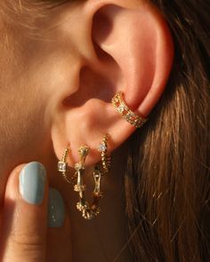 Earrings Gold Earring Aesthetic, Gold Earrings Aesthetic, Earrings Aesthetic Gold, Portugal Fits, Ear Stacks, Earring Stacks, Ear Piercings Chart, Pretty Piercings, Earrings Piercings