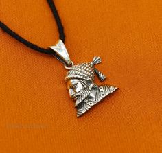 925 sterling silver handmade gorgeous design vintage antique style maratha king Shivaji Rav pendant, this is special design fabulous pendant, best wishes blessing gift for someone special, excellent jewelry from India. Metal-925 sterling silver. Item type-Pendant. Length-2.8centimeters. Width-2 centimeters. Weight-3.770 grams. Stamped-925. Make excellent gifting and collectible pieces(gift for birthday, wedding, anniversary, mother's day, fathers day, Christmas day,) We take absolute care of pre