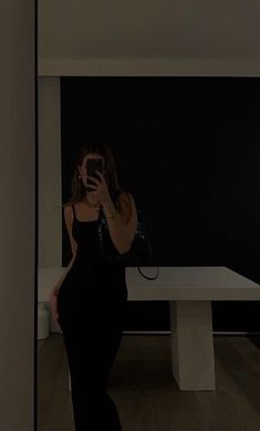 Outfit Chic, Friend Poses Photography, Dark Feminine Aesthetic, Dress Aesthetic, Selfie Ideas Instagram, Aesthetic Women, Ribbed Knit Dress