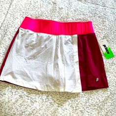 Women’s Skort Nwt Beet Red Colorblock Pattern Fitted White Color Block Bottoms, White Color Block Sports Bottoms, White Color Block Bottoms For Sports, White Stretch Color Block Bottoms, White Color Block Shorts For Spring, White Athleisure Bottoms With Contrast Color, White Color Block Sports Shorts, Sporty White Color Block Bottoms, Sporty White Bottoms With Contrast Color