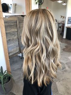 Subtle Low Lights For Blonde Hair, Hair Inspo Color Blonde Brown, Blond Highlights Balayage, Pretty Blonde Hair Highlights, Blonde Highlight Hair Ideas, Hair Blonde Highlights On Brown Hair, Demisonal Blonde, Long Blonde With Lowlights, Brown Low Lights For Blonde Hair Fall