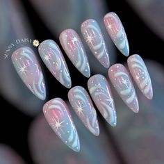 Light pink and blue nails, airbush design  -Nail length : long -Shape : almond -Nail finishes : glossy The package contains: -10 nails in multiple sizes to fit petite, average, and large nail beds -24 glue tabs + nail glue -Mini nail file + alcohol pads -Mini cuticle pusher stick Sims 4 Cc Nails Patreon Free, Pink And Blue Nails Design, Nail Designs Almond Shape, Airbrush Nail Designs, Gamer Nails, Airbrushed Nails, Pink And Blue Nails, Cc Nails, Airbrush Nail Art