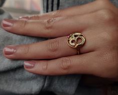 Om Finger Ring Gold, Om Diamond Ring, Engineering Books, Diamond Ring Round, Hair Smoothing, Gold Finger Rings, Funny Phone, Daily Wear Jewellery, Mens Gold Jewelry