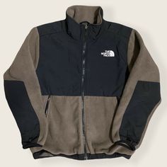 The North Face Boy’s Denali Full Zip Fleece Polartec Jacket Size Medium (10/12). Condition is “Pre-Owned”. The jacket may have some wear and fuzz. The name tag has a name and the pockets have some pilling on the inside (shown in pictures). (SKU: B1355. BA) Measurements: Pit to pit: 19” Length: 22” The North Face Outfits Men, The North Face Outfit, Boys Fall Fashion, North Face Denali, The North Face Fleece, Shoes Outfit, North Face Fleece, North Face Mens, Hair Inspo Color