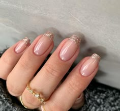 Classic Nails Elegant, Medium Tapered Square Nails, Pink Glitter French Tip Nails, Glitter French Tip Nails, Glitter French Tip, Unghie Sfumate, Tapered Square Nails, French Tip Acrylic Nails