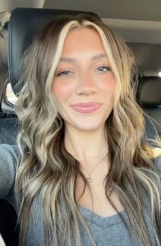 Blonde Lights On Brown Hair, Brown Hair With Two Blonde Front Pieces, Blonde Money Piece On Brown Hair, Brown Hair With Highlights And Money Pieces, Burnett With Money Piece, Box Dye Highlights At Home, Brown And Highlights Hair, Blond Money Piece On Brown Hair