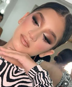 Maquillaje Soft Glam, Make Up Novia, Social Glam Makeup, Neutral Glam Makeup, Powerful Makeup, Makeup Nude