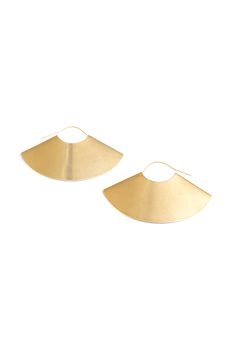 Matte gold curved fan earrings gleam on your ears! Dimensions: 2.75" wide Materials: alloy metal, 18k gold plating Ships in a branded jewelry pouch and box, perfect for gift giving! Fan Earrings, Jewelry Pouch, Matte Gold, Gift Giving, Gold Plating, 18k Gold, Gold Plate, Plating, Yellow Gold