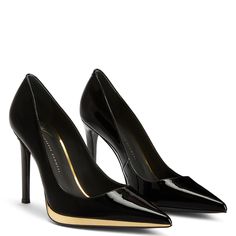 These pointed-toe pumps with stiletto heels, crafted from black leather, are embellished with a leather sole outlined by a golden mirror-effect detail on the outside. Stilletos Heels, Black Designer Heels, Expensive Heels, Business Heels, Pencil Heels, Black Stiletto Heels, Expensive Shoes, Elegant High Heels, Designer High Heels