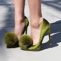 Green Suede Chunky Heel Chelsea Ankle Boots 132.00 Sepatu Pump, Olive Velvet, Hak Tinggi, Velvet Pumps, Pumps Heels Stilettos, Chelsea Ankle Boots, Olivia Palermo, Green Suede