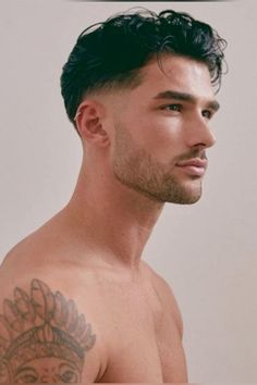 Low Taper Fade Medium Hair, Mid Taper Fade Haircut Wavy Hair, Medium Hair Taper Fade, Fade Haircut With Long Top, Mid Fade Long On Top, Taper Fade Curtains Men, Midfade Haircut For Men, Midfade Hairstyle Men, Men Taper Haircut