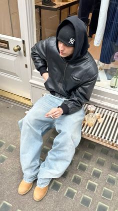 Mens Outfits Blue Jeans, Winter Outfit Men Streetwear, Outfits With Blue Jeans Men, Hoodie And Jeans Outfit Men, Black Hoodie Outfit Men Streetwear, Black Men Streetwear Outfit, Winter Aesthetic Outfit Men, Blue Denim Jeans Outfit Men, Hoodie Outfit Men Aesthetic