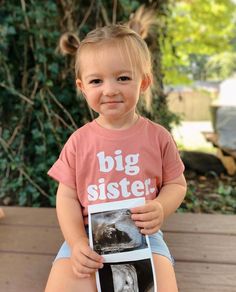 Simple Big Sister Announcement, Big Sister New Years Announcement, Big Sis Shirt, Big Sister Again Shirt, Big Sister Outfit, Big Sister Reveal Ideas, Pregnancy Announcement With Big Sister, Big Sister Photoshoot, Big Sister Announcement Second Baby