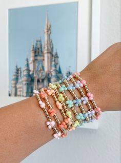 Disney Bracelets, Bracelets Pretty, Bracelets Dainty, Dainty Accessories, Handmade Beaded Bracelets, Preppy Bracelets, Candy Bracelet, Disney Bracelet, Trip Shirts