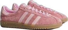 Sneaker Regal, Grace Ivers, Adidas Bermuda, Pink Adidas Shoes, Mickey Shoes, Summer Date Night Outfit, Samba Adidas, Trendy Golf, Y2k Beach