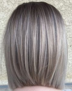 Straight Bob Hairstyles, Grey Highlights, Bob Haircut For Fine Hair, Bob Hairstyles For Fine Hair, Penteado Cabelo Curto, Haircuts For Fine Hair, Short Bob Hairstyles, Gray Hair