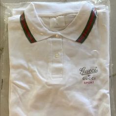 White With Iconic Red Green Collar Detail Gucci Long Sleeve Logo Print Top, Gucci Casual T-shirt With Letter Print, Trendy Gucci Cotton T-shirt, White Gucci T-shirt With Logo Print, Gucci White Graphic Print T-shirt, Collared Greens, Sports Top, Red Green, Long Sleeve Tshirt